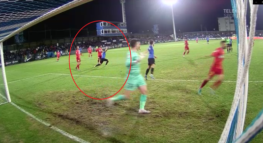 VIDEO Viitorul a cerut penalty la 1-0 pentru FCSB! Cum a judecat Radu Petrescu duelul dintre Rivaldinho şi Bogdan Planic