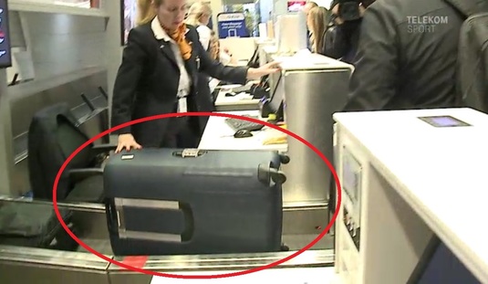 VIDEO | Budescu a plecat în cantonament cu un bagaj uriaş. SURPRIZĂ | Ce a pus în troler: ”În rest nu am nimic” :)