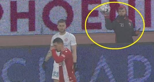 VIDEO | Ovidiu Popescu, lovit cu balonul în cap de un copil de mingi. Reacţia imediată pe care a avut-o fundaşul FCSB-ului