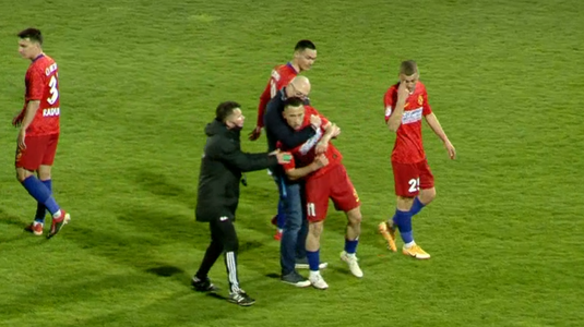 VIDEO Leo Grozavu l-a calmat aseară pe Moruţan în disputa cu Niczuly: „Îl cunoaşte de la 8-9 ani. Au fost mulţi nervi pe final de meci”