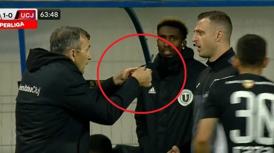VIDEO Eugen Neagoe l-a sfidat pe arbitrul de lângă el cu un simplu gest! Şi-a dat ochelarii jos şi a oferit un moment fabulos în FC Botoşani - U Cluj
