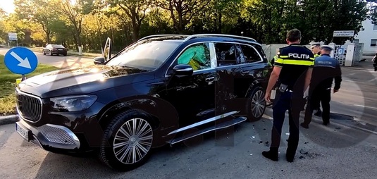 Maşina lui Mihai Rotaru, implicată într-un accident rutier în Craiova! Poliţia anunţă: "Nu ar fi acordat prioritate unui moped condus de un minor de 17 ani"