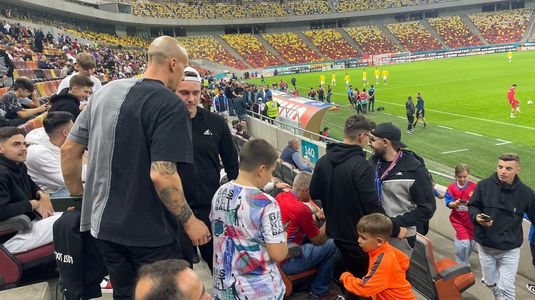 FOTO | Chiricheş, asaltat de copii în tribună pentru meciul cu Voluntari! A urmărit meciul alături de jucătorul care a făcut praf CSA Steaua
