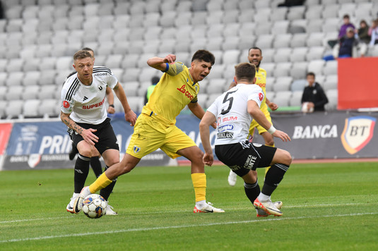 VIDEO | U Cluj - Petrolul 0-0. ”Şepcile Roşii” au jucat 30 de minute cu un om mai puţin, dar ploieştenii nu au reuşit să profite