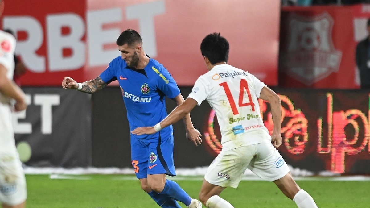 Foto  Cum arată tribunele la meciul FCSB - Hermannstadt! Bate vântul pe  Arena Națională. Și la propriu, și la figurat