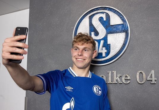 A jucat de şase ori în Bundesliga cu Schalke 04, iar acum s-a transferat în Superliga! Echipa care l-a adus pe jucătorul de bandă
