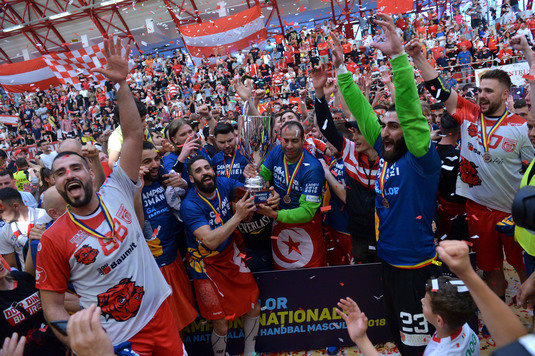 Ce zi pentru Dinamo! ”Dulăii” au câştigat din nou titlul în Liga Zimbrilor, la câteva ore după ce Steaua a retrogradat în liga secundă