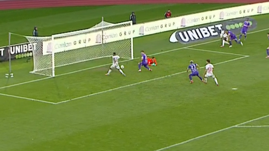 VIDEO | Neverosimil! Un fotbalist din Superliga s-a făcut de râs şi a ratat cu poarta goală din doi metri, în stilul lui Andrei Ivan