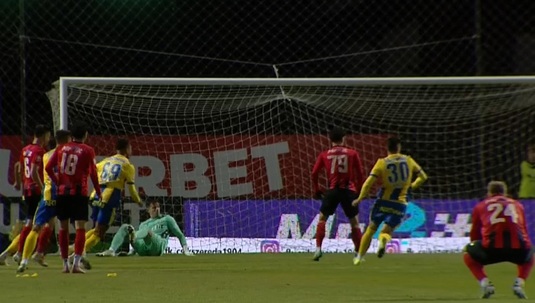 VIDEO | Csikszereda - Petrolul 1-1. Egal cu evenimente. Gazdele, cu un penalty ratat. Oaspeţii, cu un jucător eliminat