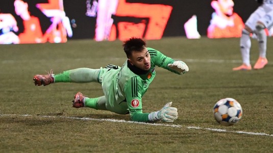 "E o greşeală uriaşă". L-a taxat după gafa din meciul cu Universitatea Craiova: "Nu ai cum să faci aşa ceva"