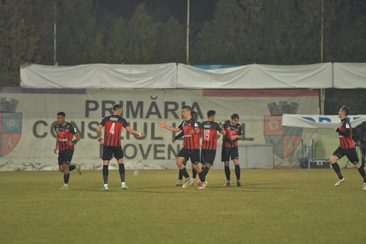 Discurs manifest al antrenorului, după ce echipa din liga secundă a fost la un pas de o calificare istorică: ”Nu e uşor. Sunt foarte mândru”