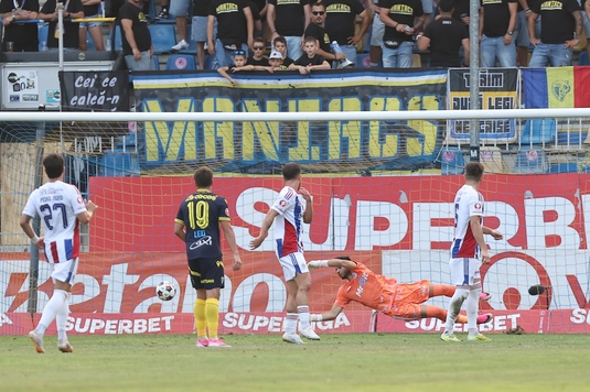  VIDEO | Petrolul - Oţelul 1-0. Meci cu de toate pe ”Ilie Oană”. Gălăţenii au rămas în 10 oameni şi au ratat un penalty
