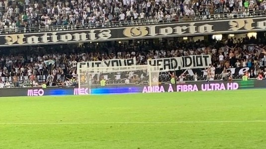 FOTO | Fanii şi jucătorii lui Guimaraes, război total cu Gigi Becali. Gestul EXTREM al marcatorului la gol şi banner-ul dur afişat de galerie 