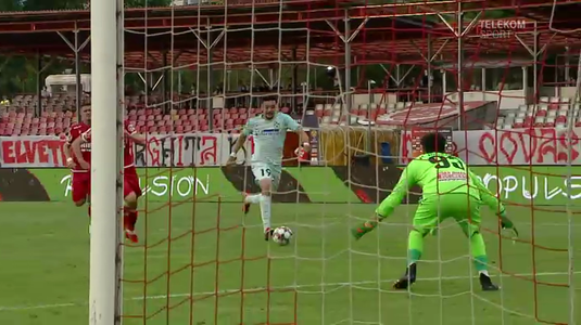 VIDEO | Adrian Petre l-a dezamăgit din nou pe Gigi Becali. Atacantul de la FCSB a ratat două ocazii uriaşe într-un singur minut