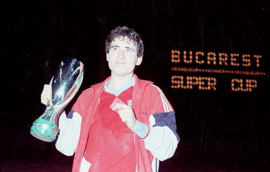 Steaua Bucureşti şi FCSB sărbătoresc amândouă aniversarea câştigării Supercupei Europei! Mesajele transmise de cele două cluburi FOTO