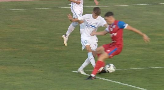 VIDEO Prima fază controversată a noului sezon competiţional. Tavi Popescu s-a jucat cu Racoviţan, iar FCSB a solicitat penalty

