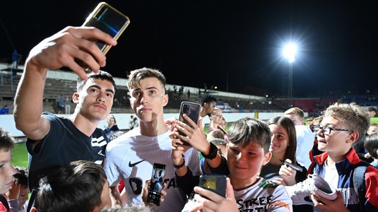 Fanii au dat năvală peste cei de la FCSB la meciul cu FC Bihor: ”Îi aruncau peste gard să ia autografe de la jucători”