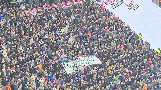 I-au "înţepat" pe Arena Naţională! Ce a apărut printre fanii lui Manchester UTD, în meciul cu FCSB | FOTO