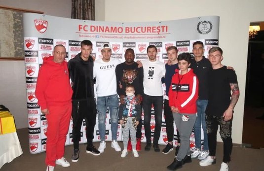VIDEO | Dinamovişti cu inimă mare! Şapte fotbalişti ai lui Rednic au participat la un concert umanitar 