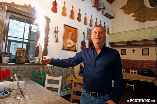 VIDEO | La mulţi ani, Mircea Rednic! ”Puriul” a împlinit 57 de ani. Ce surpriză i-au făcut dinamoviştii de ziua lui