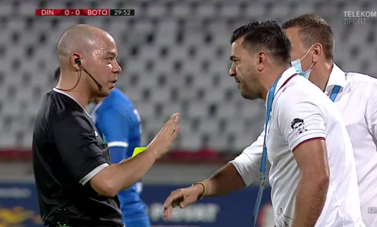 VIDEO | A făcut "guriţă" pe margine. Cosmin Contra, ieşire nervoasă sub ochii arbitrilor. Ce a făcut în Dinamo - FC Botoşani