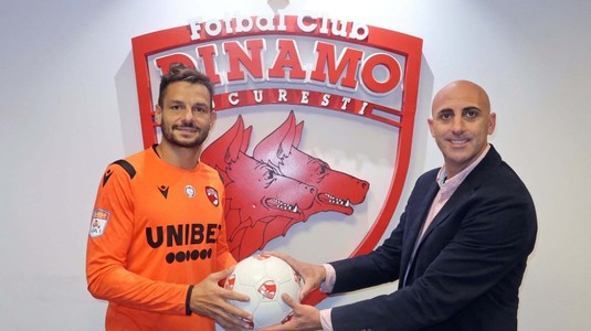 OFICIAL | Dinamo l-a prezentat pe René Román Hinojo. Portarul venit din Spania a semnat pe două sezoane cu echipa lui Contra