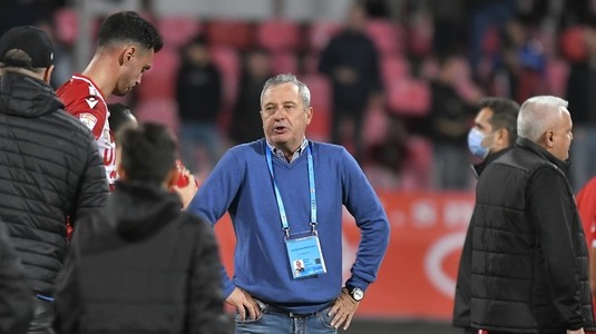 Mircea Rednic şi Deian Sorescu nu se înţeleg asupra poziţiei fotbalistului în teren: "Eu spun asta, chiar dacă el se încăpăţânează"