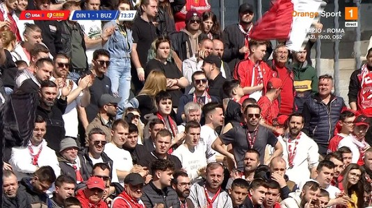 VIDEO | Moment uluitor la meciul lui Dinamo. Crainicul stadionului le-a cerut fanilor mingea înapoi: "Ţinând cont de situaţia financiară a echipei, returnaţi mingea"