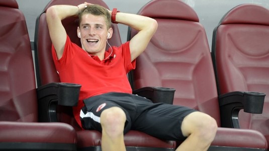 "Aveam un salariu foarte mare, luam 25 lei, apoi a fost ceva şocant pentru mine". Vali Lazăr a râs de primii bani câştigaţi în fotbal