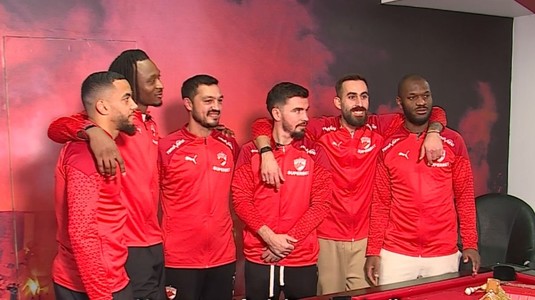 VIDEO | De Crăciun, dinamoviştii au construit case din turtă dulce. Cine s-a descurcat mai bine