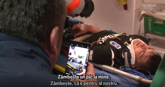 VIDEO | Moment incredibil la Iaşi. Managerul sportiv al Craiovei i-a făcut poză în ambulanţă lui Mihăilă şi i-a cerut să zâmbească