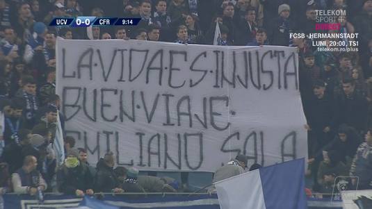 FOTO | Fanii olteni, mesaj pentru Emiliano Sala! Ce banner a fost afişat la Craiova - CFR: ”La vida es injusta”