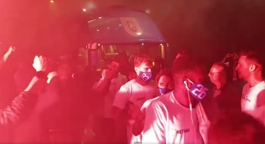 VIDEO | Atmosferă incendiară pe străzile din Craiova, după victoria cu Botoşani: "Aduceţi titlul în Bănie!"
