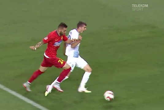 VIDEO | A fost sau nu? Fază controversată la U Craiova - FCSB. Marcel Bîrsan a acordat penalty la duelul dintre Popescu şi Mihăilă