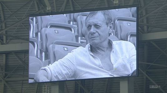  VIDEO Ilie Balaci, onorat pe stadionul ”Ion Oblemenco” înaintea duelului cu Sepsi. Lorena Balaci a dat lovitura de start a partidei
