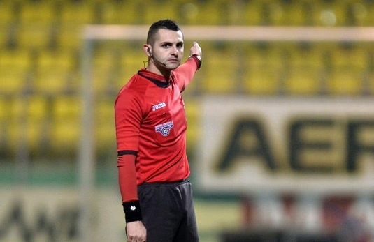 Adrian Cojocaru arbitrează meciul Universitatea Craiova - FC Voluntari, de luni, din Superligă