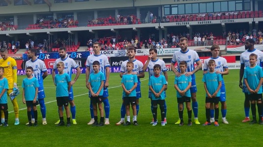 O nouă controversă pe stadion la Csikszereda. Copiii i-au însoţit pe olteni îmbrăcaţi cu tricouri în culorile Ţinutului Secuiesc
