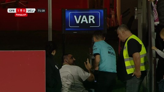 Precizările echipei de implementare VAR după problemele întâmpinate la meciul CFR Cluj - U Cluj: "A fost un incident provocat de un membru al echipei de ordine"