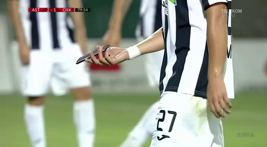Fază de „Dosarele X” în Liga 1. Un telefon a ajuns pe teren în Astra - Sepsi, în ciuda faptului că meciul s-a jucat fără spectatori. Cum a fost posibil | VIDEO
