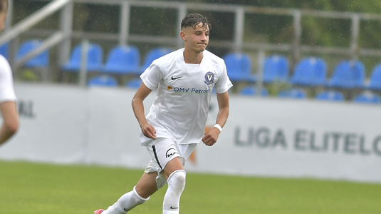 Mesajul plin de emoţie transmis de Gică Popescu, după ce fiul său a debutat în Liga 1! "Îl priveam cu câtă ardoare aştepta să intre în teren!"