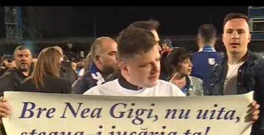 VIDEO | Un fan al Farului a atras atenţia cu mesajul pentru Gigi Becali, în timp ce fotbaliştii sărbătoreau titlul! Ce a scris şi cum a explicat: "Nu poţi fi"