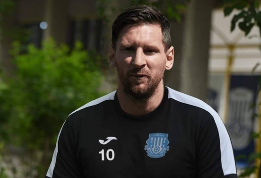 FOTO | Poli Iaşi l-a "transferat" pe Leo Messi :)! A semnat la celebra buturugă din Copou