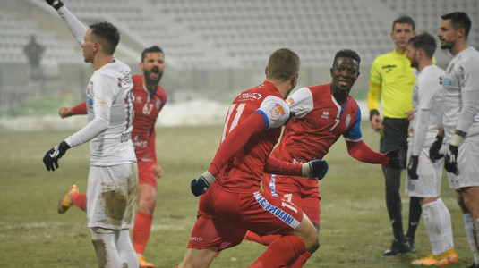 Fotbaliştii lui Botoşani, bucuroşi după victoria cu CFR Cluj, dar îngrijoraţi de teren: "Teribil, dezastru"
