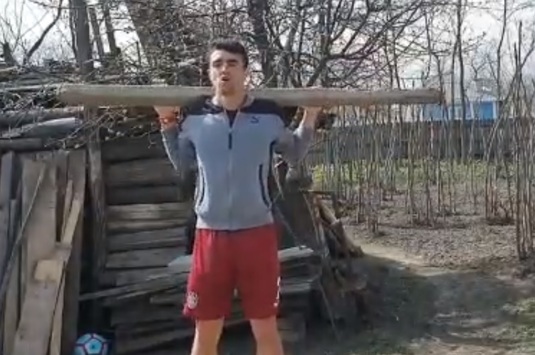 VIDEO SENZAŢIONAL Alex Paşcanu se pregăteşte separat. Metoda inedită folosită în lipsa sălii de forţă