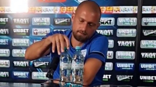 VIDEO: Gabi Tamaş, show total la conferinţa de presă! ”Să dăm şi noi apa la o parte?” Fundaşul lui FC Voluntari l-a imitat pe Cristiano Ronaldo