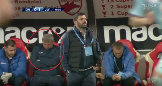 VIDEO | Faza săptămânii! Un oficial de la Juventus Bucureşti a adormit în timpul meciului cu Dinamo :)