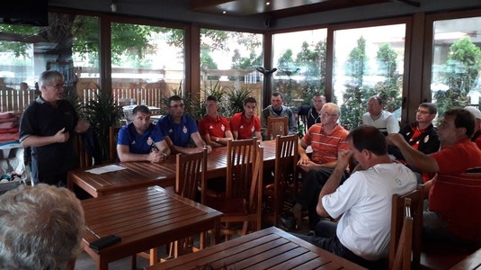 Au scos suporterii la masă | Oficialii şi jucătorii lui Sepsi, întâlnire cu fanii înaintea startului Ligii 1