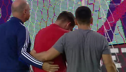 VIDEO | Imagini emoţionante înainte de Sepsi - Viitorul! Un jucător a început să plângă pe teren. N-a mai fost folosit în meci