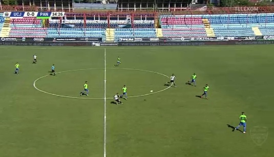 VIDEO | Gol senzaţionat marcat de U Cluj. Un jucător a înscris de la jumătatea terenului