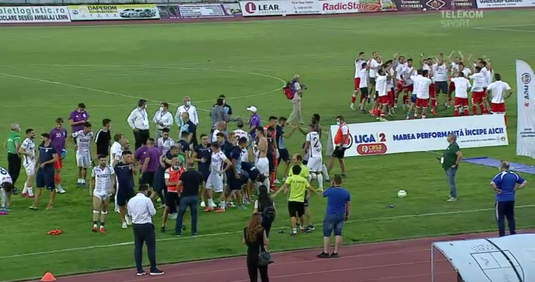 VIDEO | Imaginile momentului în fotbal! UTA Arad şi FC Argeş au sărbătorit împreună promovarea în Liga 1. Ce s-a întâmplat după finalul meciurilor de foc din Liga 2